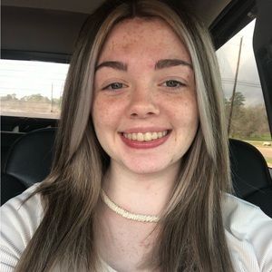 Meet your posher, Emily 🛍